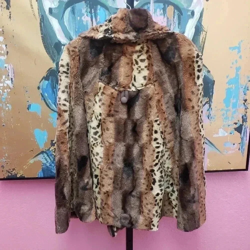 JOU JOU Faux Fur Animal Print Cape - Picture 2 of 5
